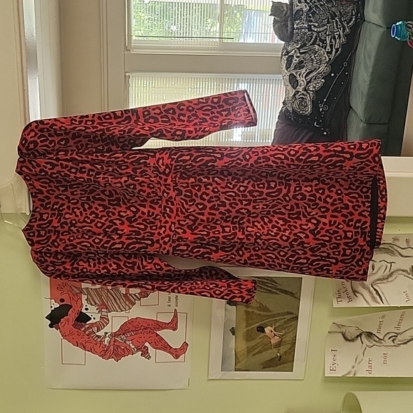 BANANA REPUBLIC Puff Sleeve Red Leopard Print Wrap Dress, Size 2 - Picture 7 of 7